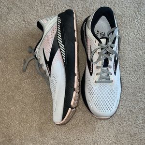 BROOKS Adrenaline GTS 22